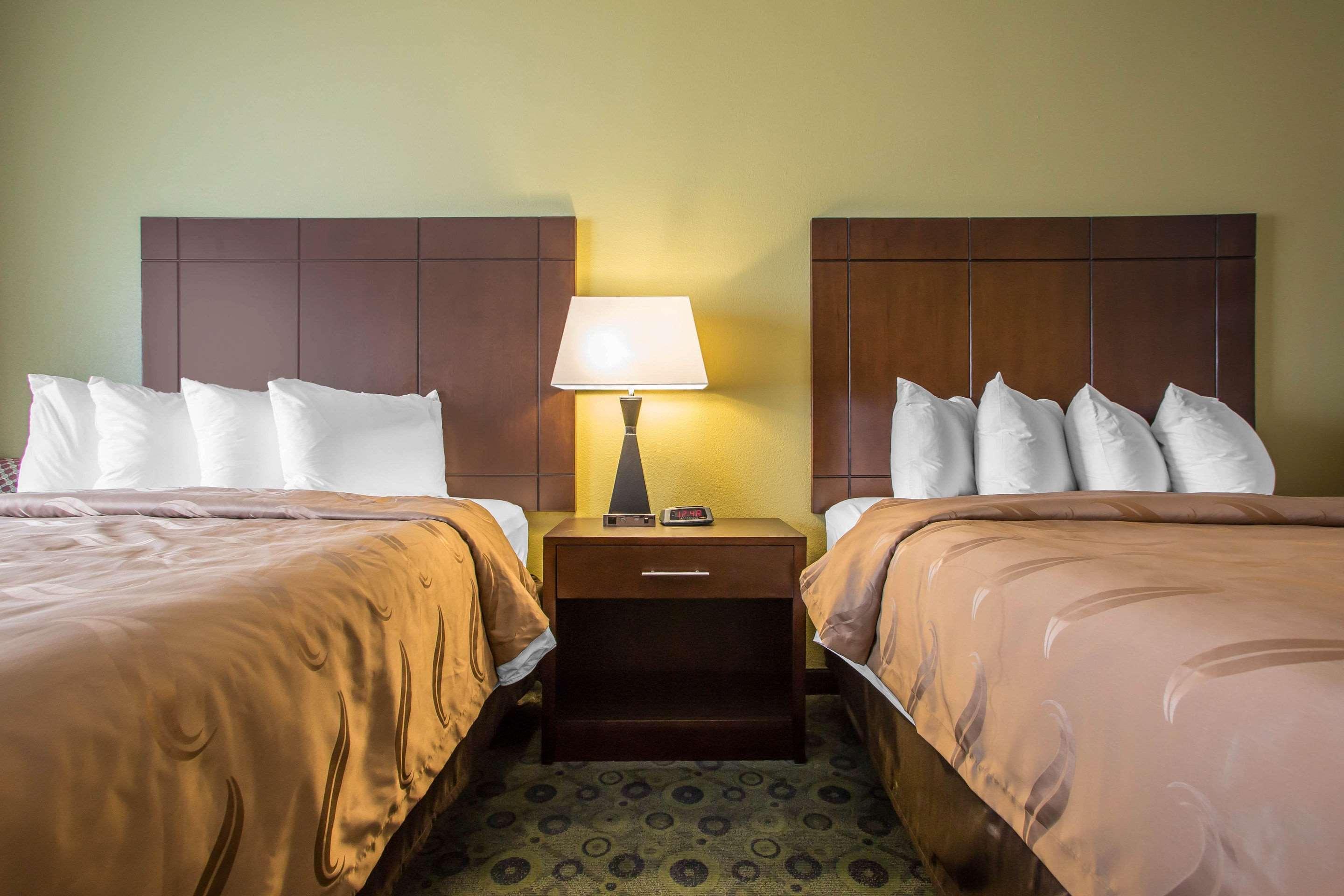 Quality Inn & Suites Bloomington I-55 And I-74 Bagian luar foto