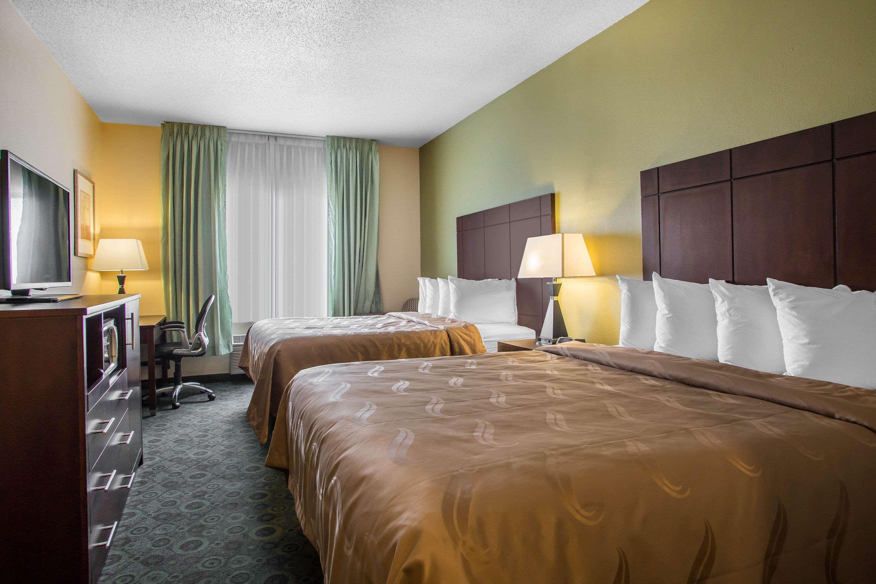 Quality Inn & Suites Bloomington I-55 And I-74 Bagian luar foto