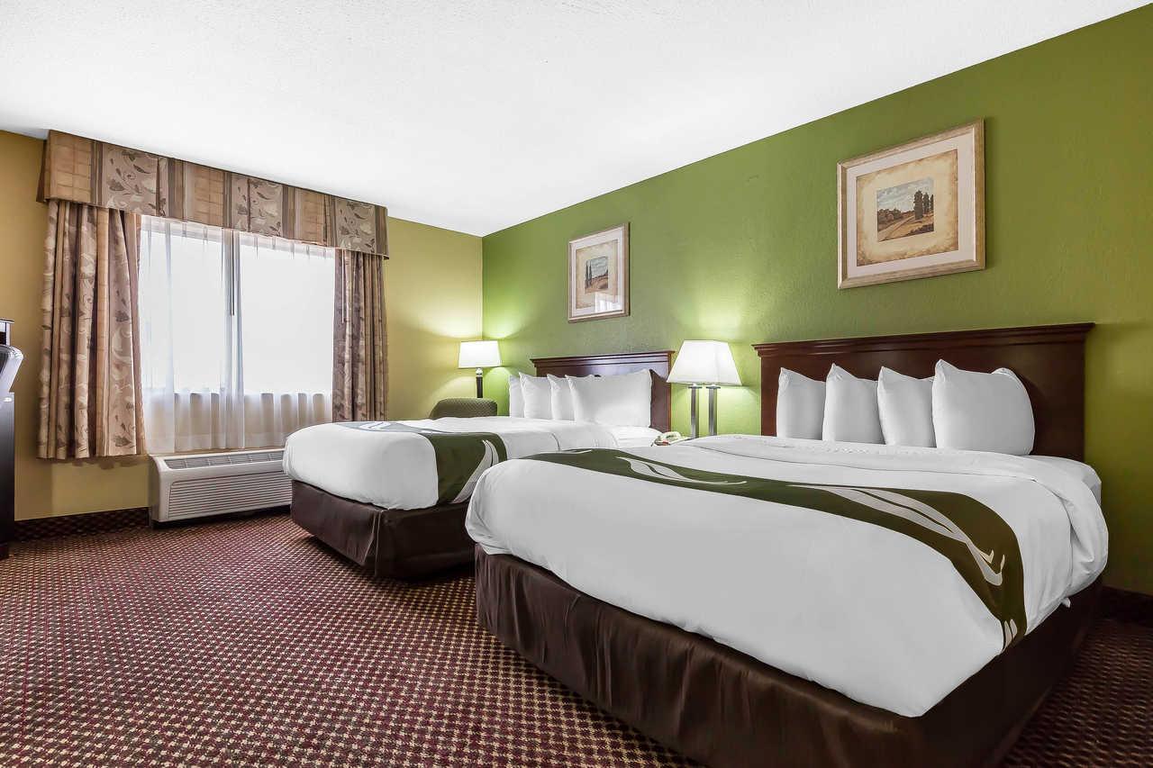 Quality Inn & Suites Bloomington I-55 And I-74 Bagian luar foto