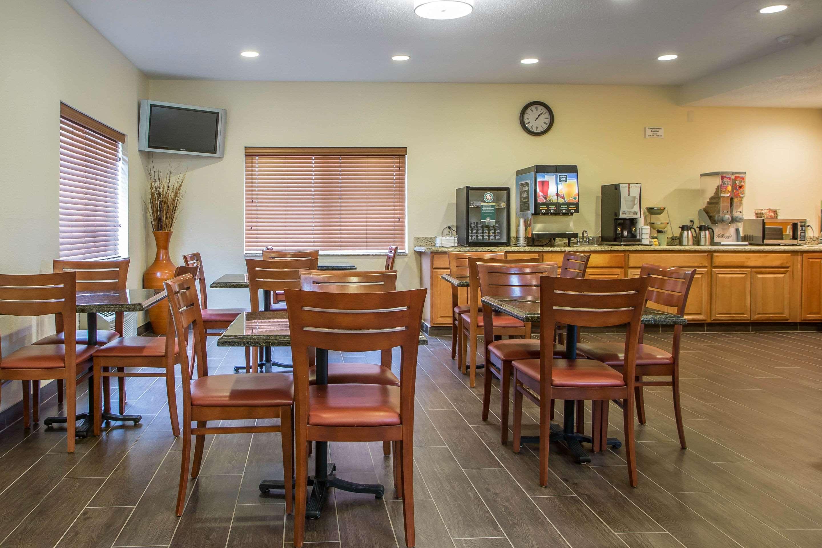 Quality Inn & Suites Bloomington I-55 And I-74 Bagian luar foto