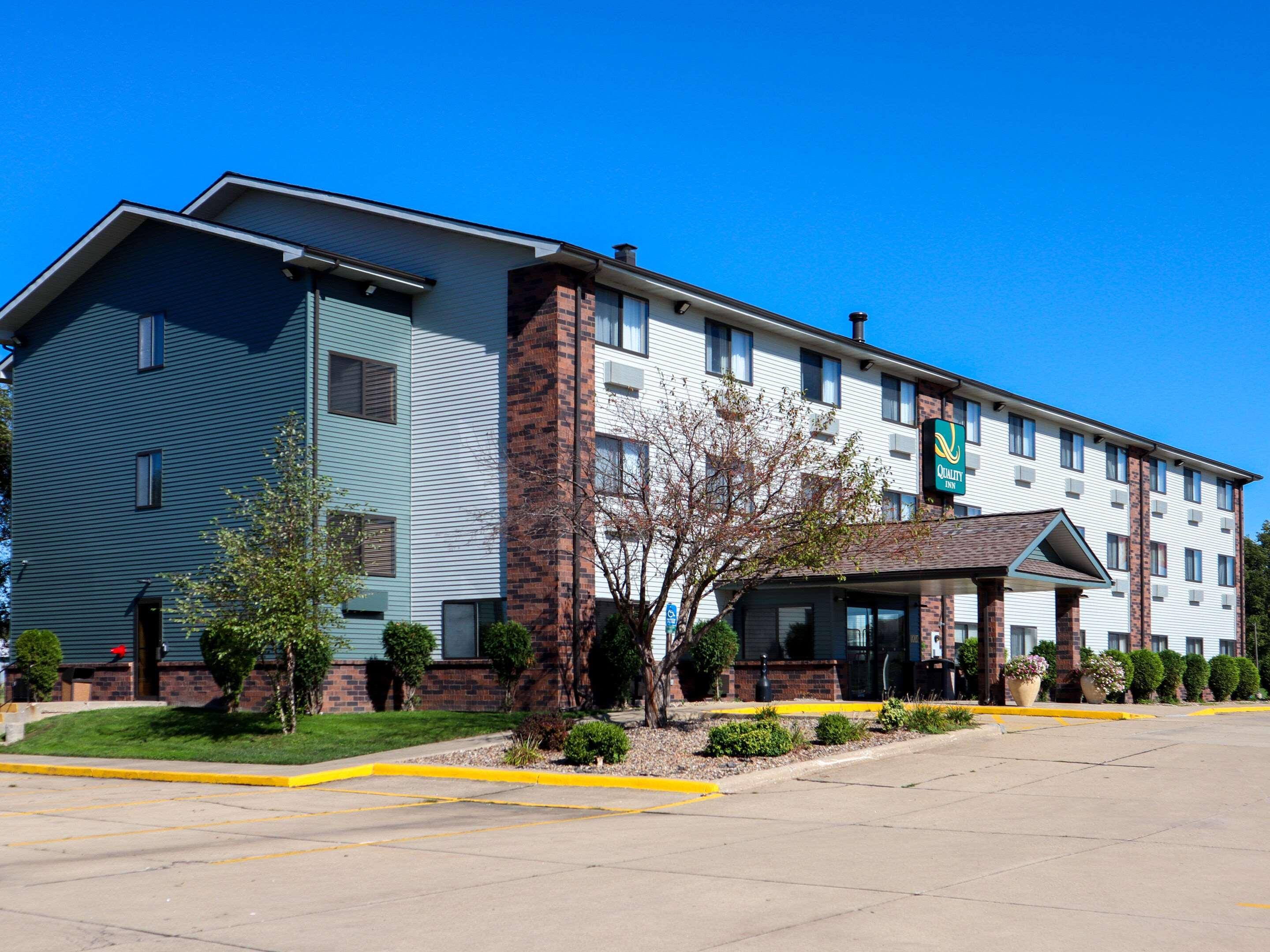 Quality Inn & Suites Bloomington I-55 And I-74 Bagian luar foto