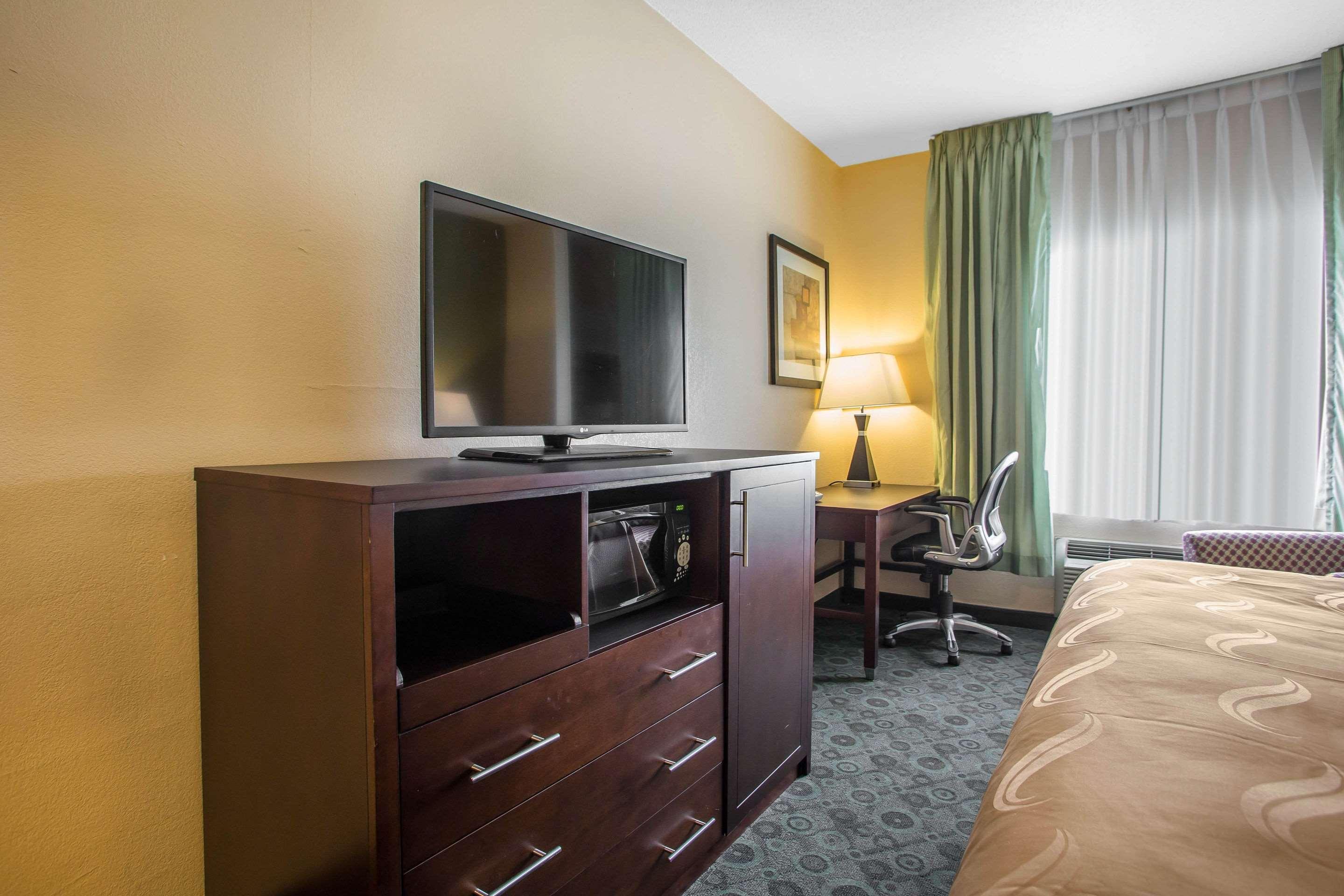 Quality Inn & Suites Bloomington I-55 And I-74 Bagian luar foto