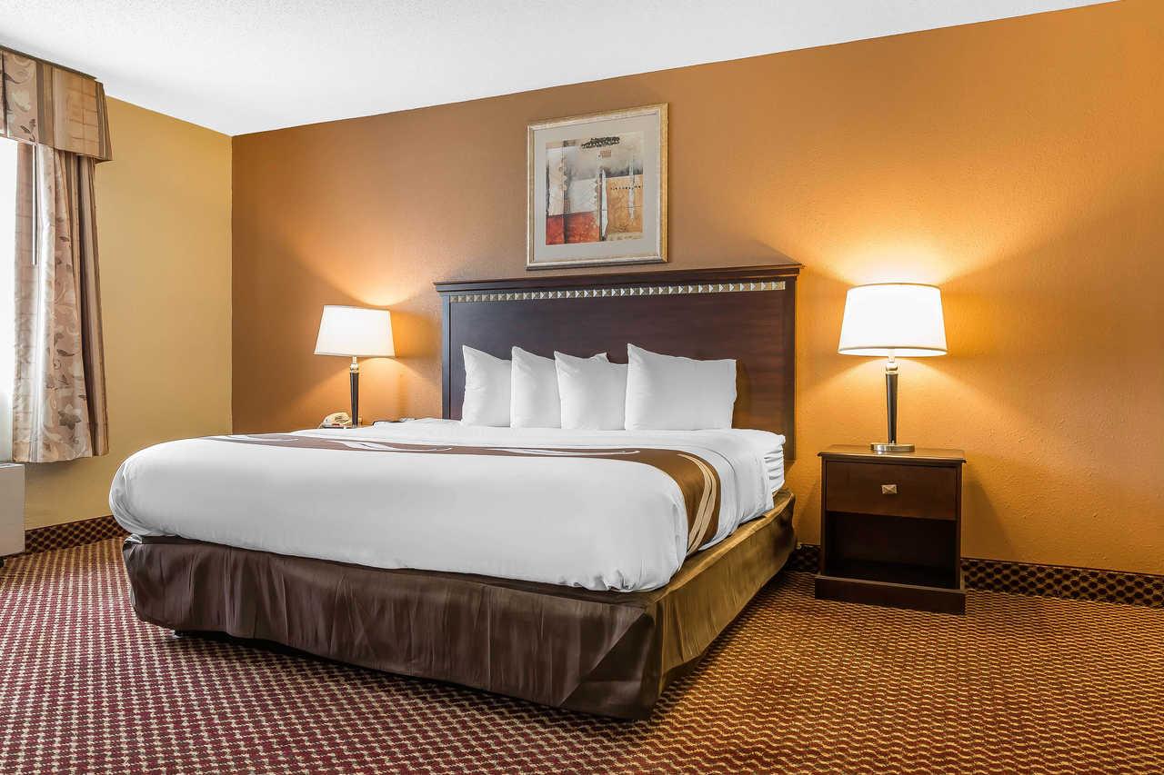 Quality Inn & Suites Bloomington I-55 And I-74 Bagian luar foto