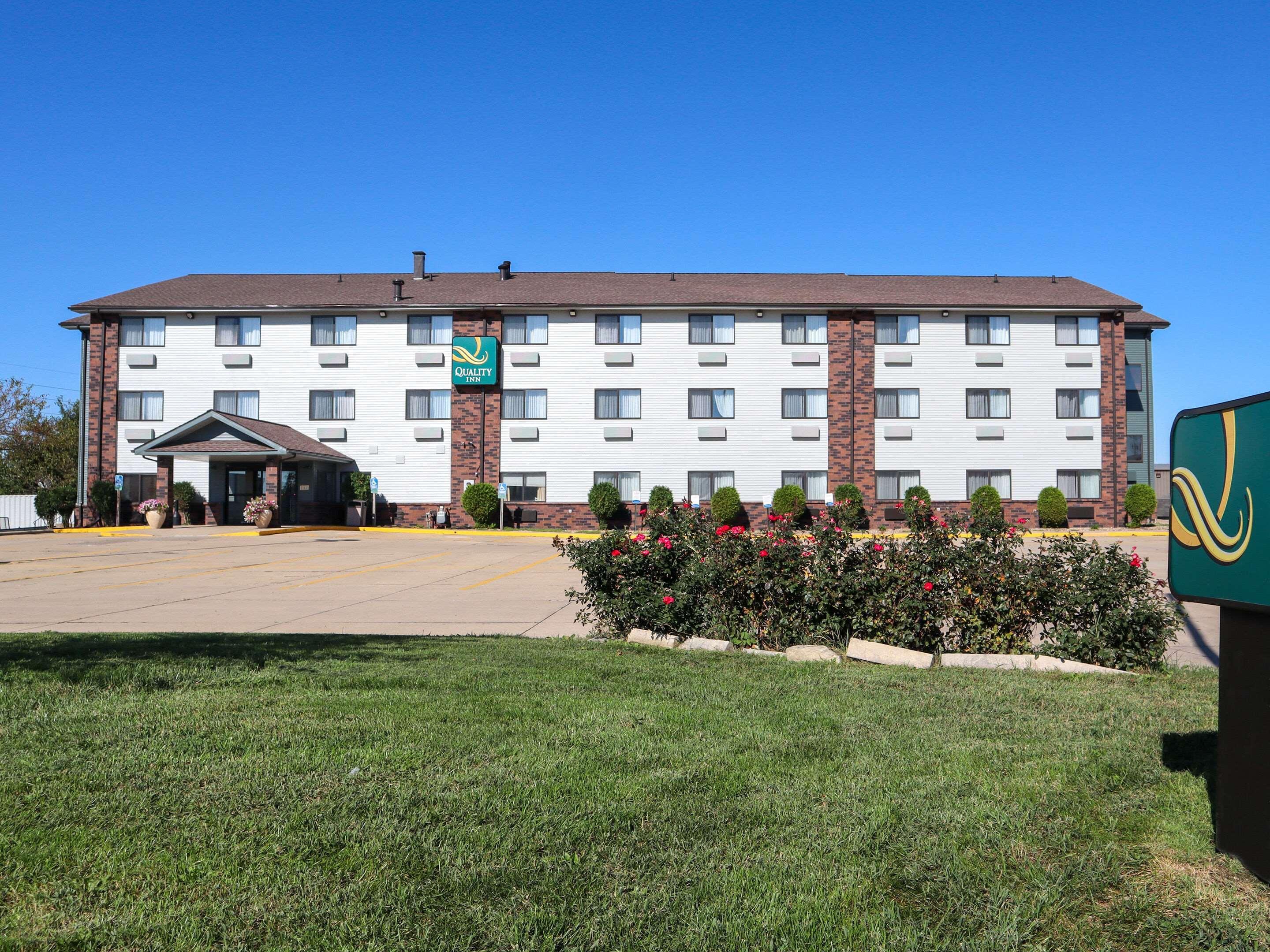 Quality Inn & Suites Bloomington I-55 And I-74 Bagian luar foto