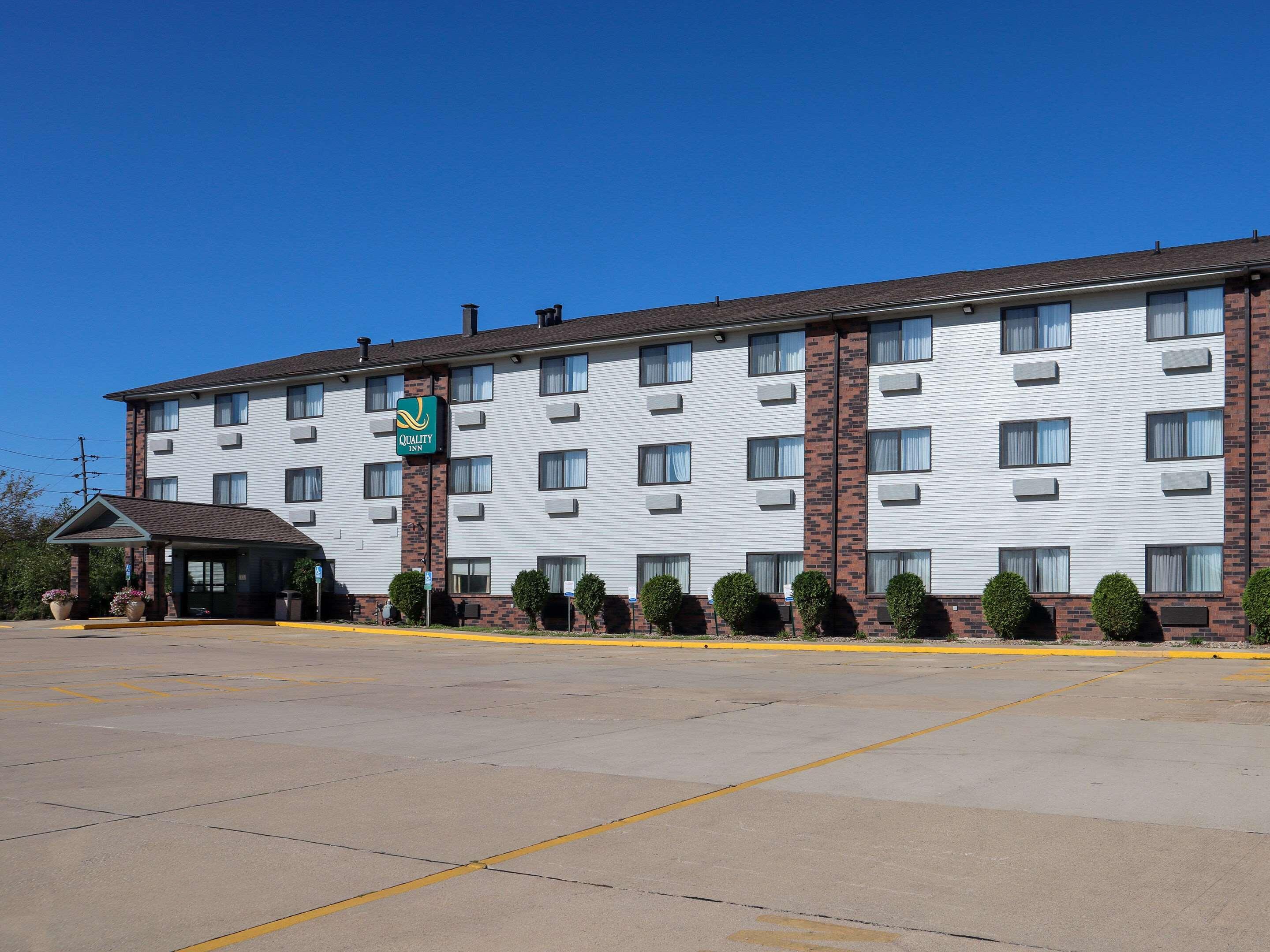 Quality Inn & Suites Bloomington I-55 And I-74 Bagian luar foto