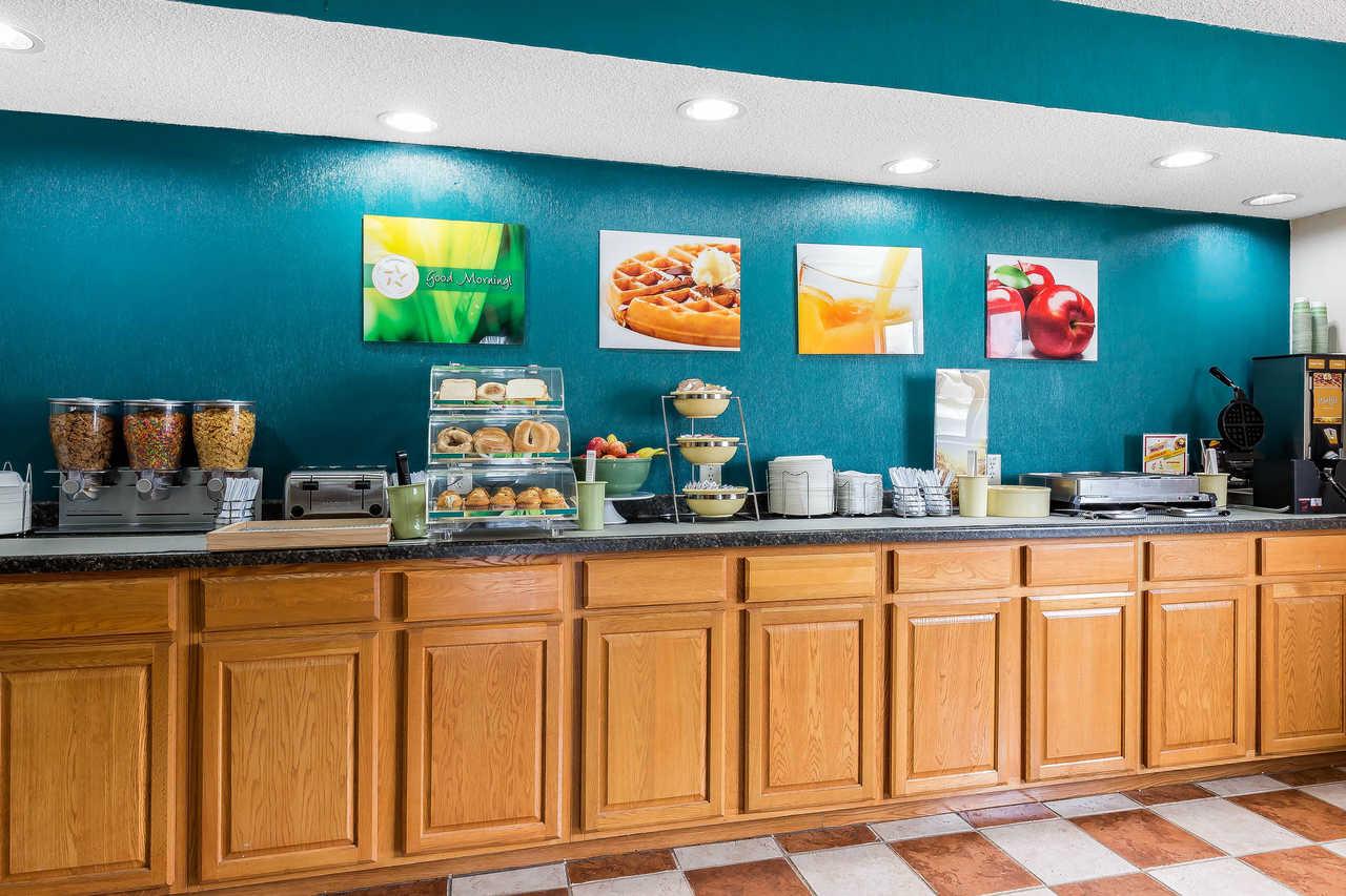 Quality Inn & Suites Bloomington I-55 And I-74 Bagian luar foto