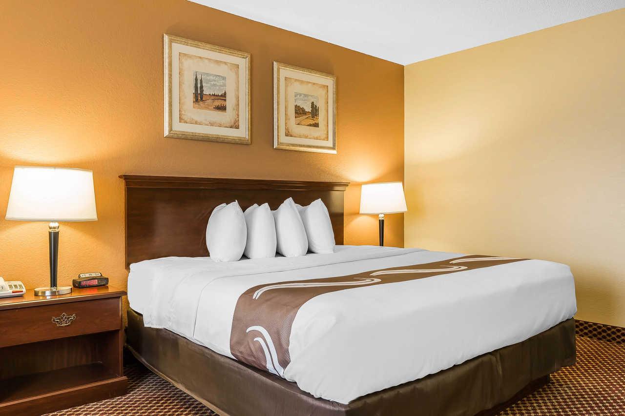 Quality Inn & Suites Bloomington I-55 And I-74 Bagian luar foto