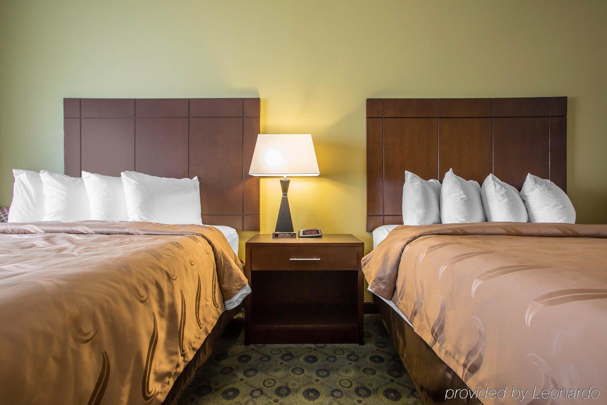 Quality Inn & Suites Bloomington I-55 And I-74 Bagian luar foto