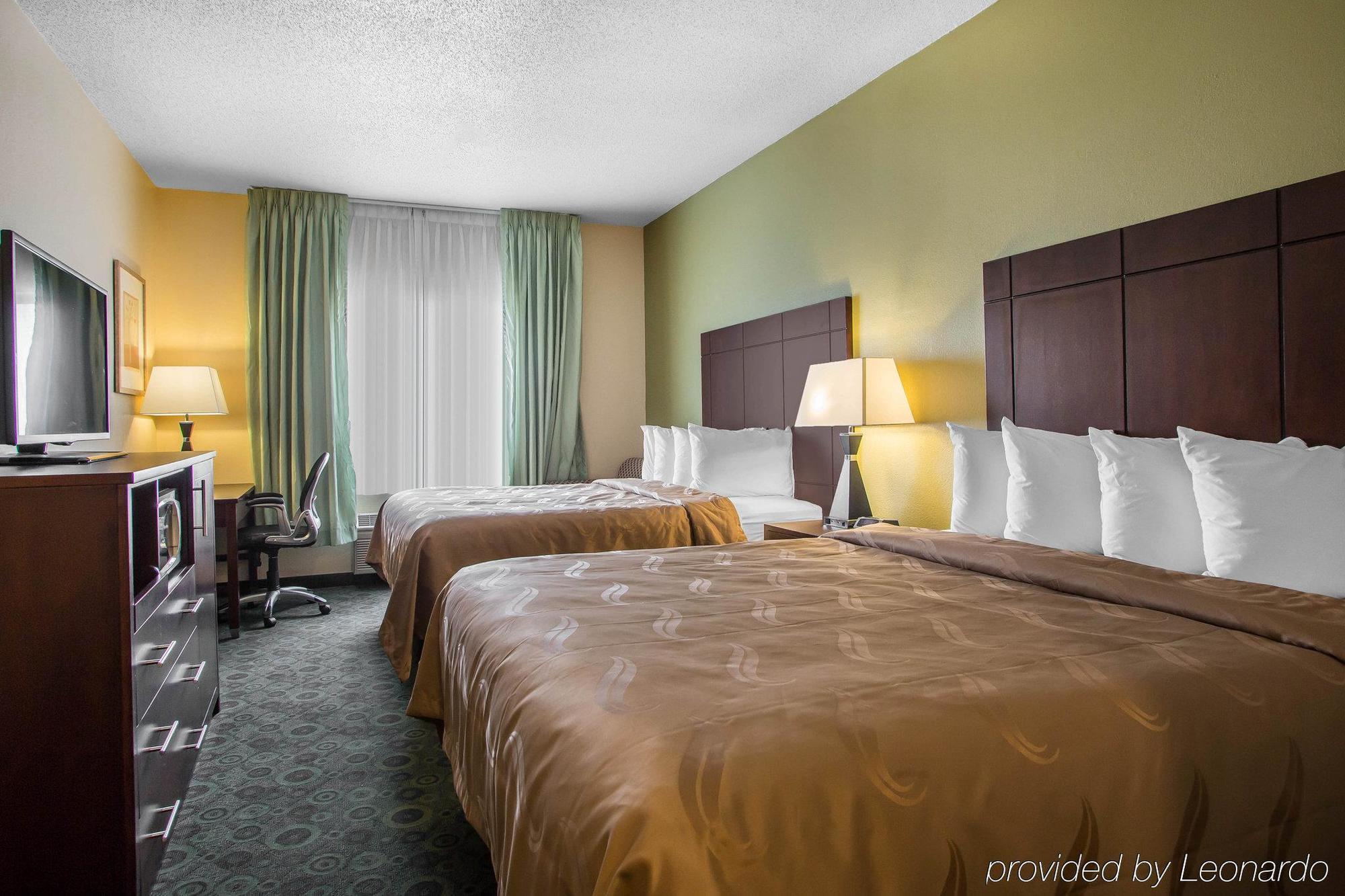 Quality Inn & Suites Bloomington I-55 And I-74 Bagian luar foto